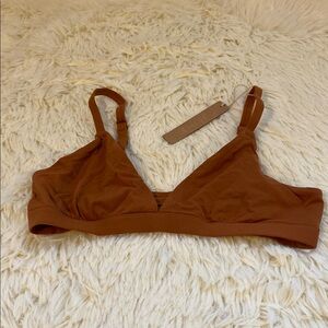 SKIMS NWT Fits Everybody Tri Bra